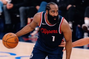 哈登去年在ESPN百大球员中排名第41，今年排名第23