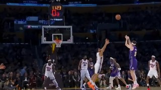 湖人逆转76人！里弗斯轰35分主导，2配角完美辅助，詹东迷失！