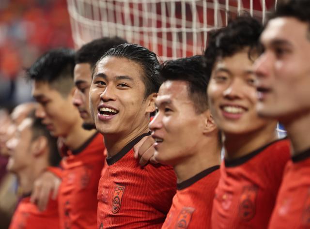 1742874724411081644.jpg (体育)(63)足球——世预赛:中国队对阵印度尼西亚队XxjpseC007382_20241015_PEPFN0A001.jpg